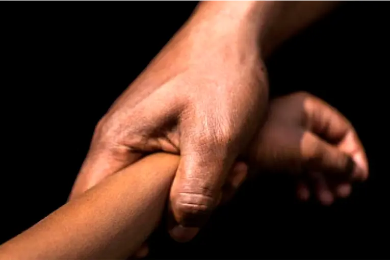 Corrientes: una adolescente denunció abusos de su padre tras llegar golpeada a la escuela