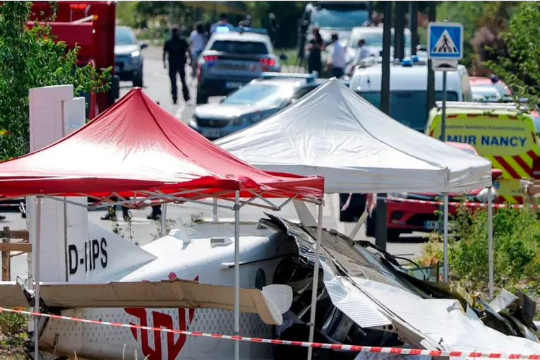 Tragedia en Francia: se estrelló una avioneta con paracaidistas y murieron sus 11 ocupantes