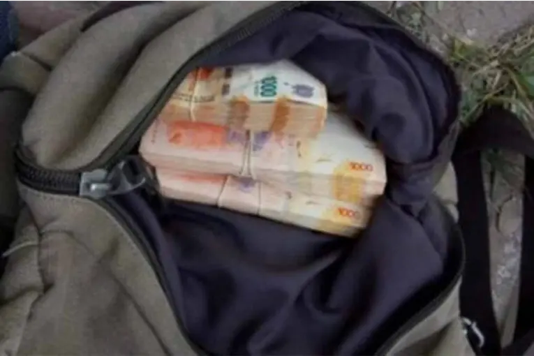 La Pampa: halló una mochila con $90 millones, se la llevó y terminó detenido