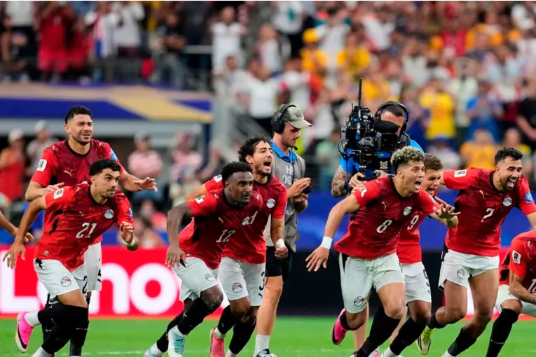 Egipto eliminó a Australia por penales y espera por Argentina