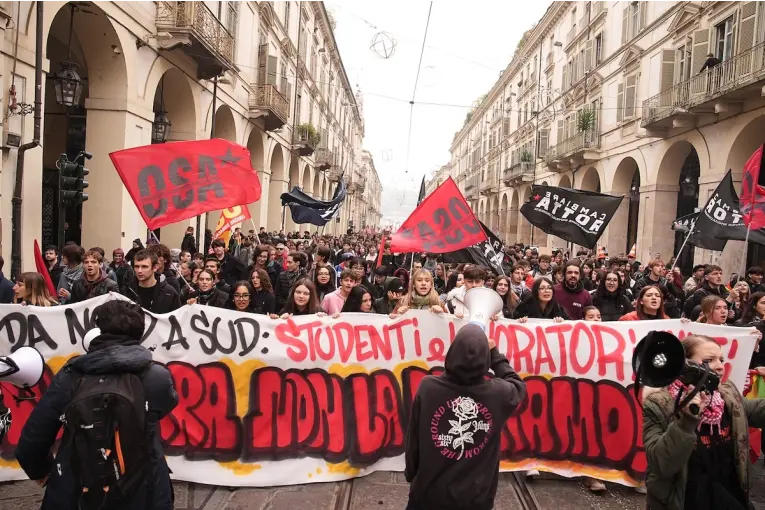 Italia: huelga general y protestas por salarios y costo de vida
